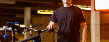 Fietser opgelucht dat hij eindelijk boete krijgt voor te hard twijfelen bij kruispunt